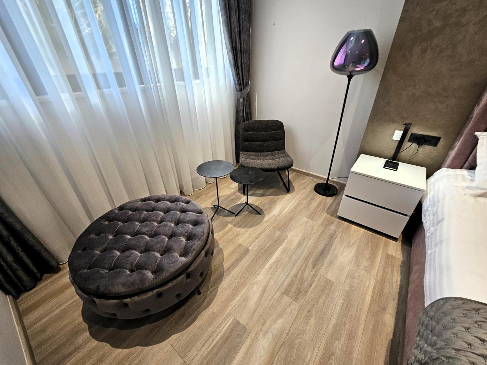 Apartmán At 8 *