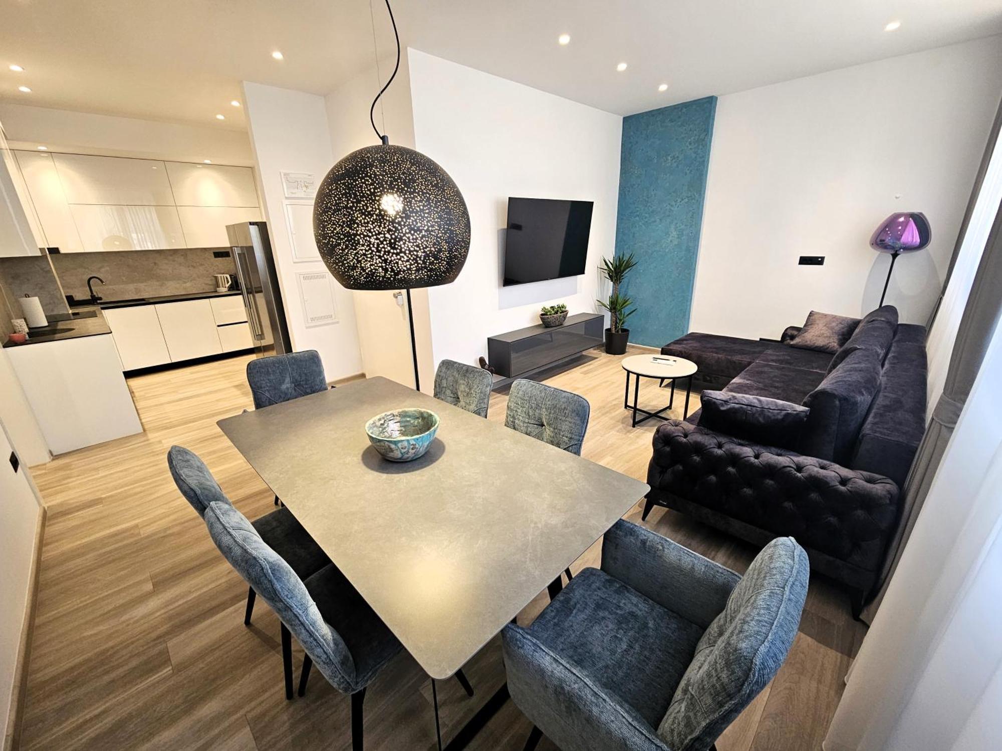 At 8 Apartmán *