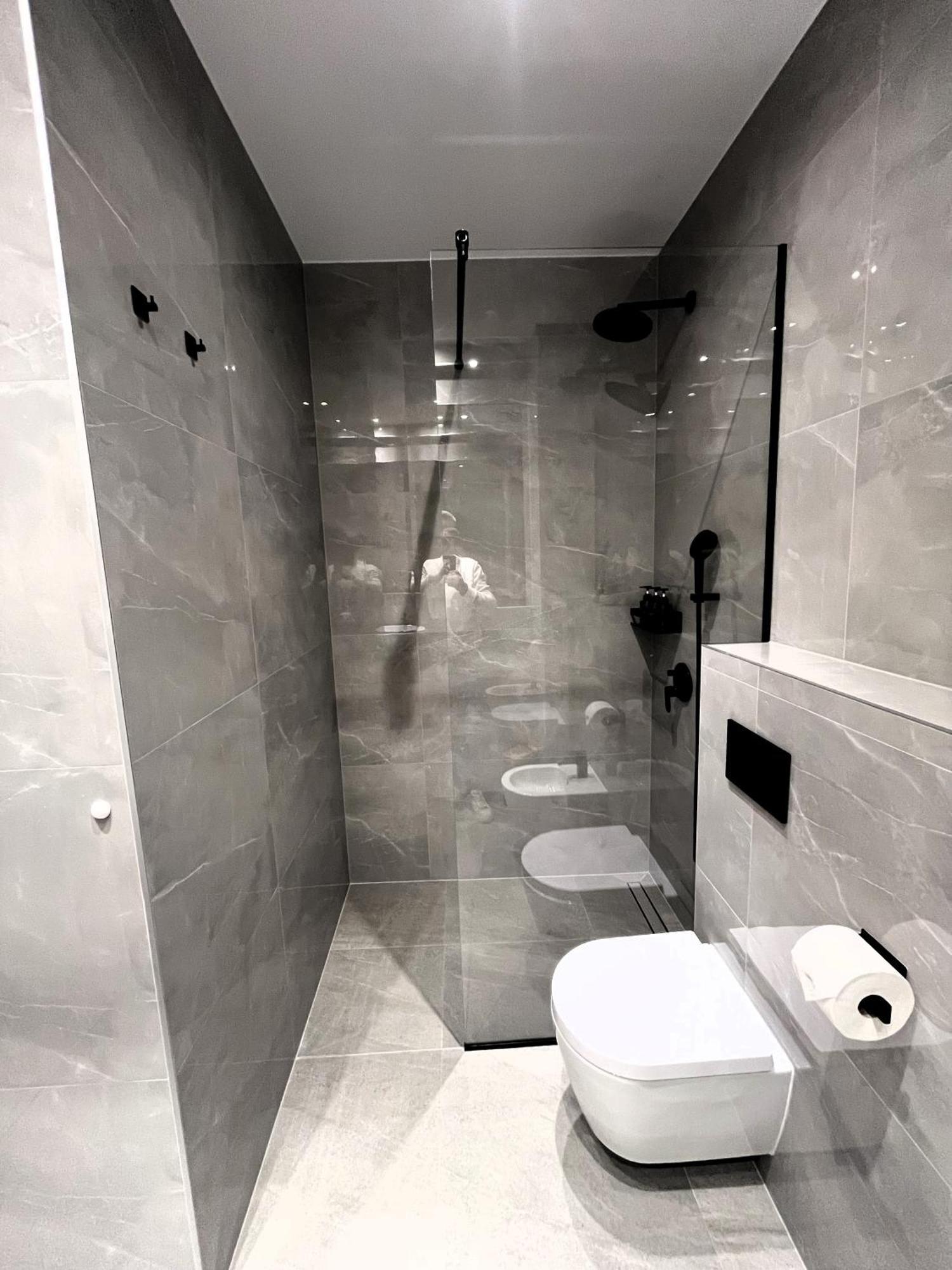At 8 Apartmán